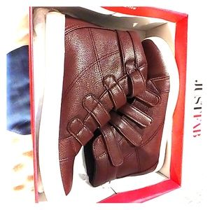 JustFab Leilah burgundy US 8.5 (women's) sneaker